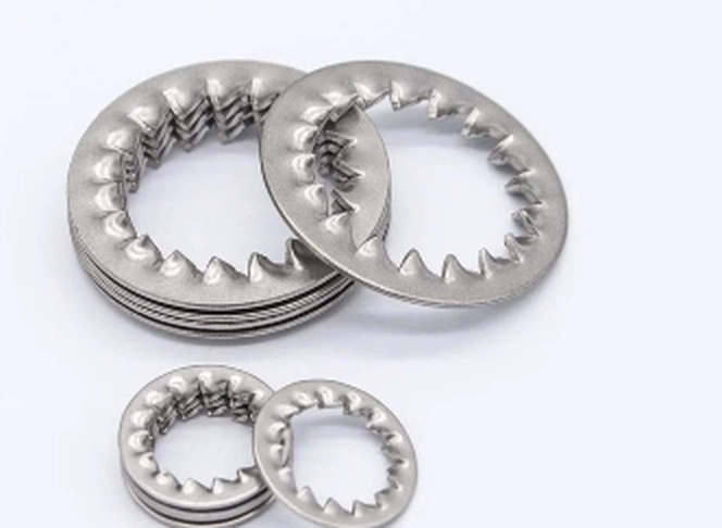 External tooth lock washer with full-circle sharp teeth and internal tooth lock washer with smooth outer edge